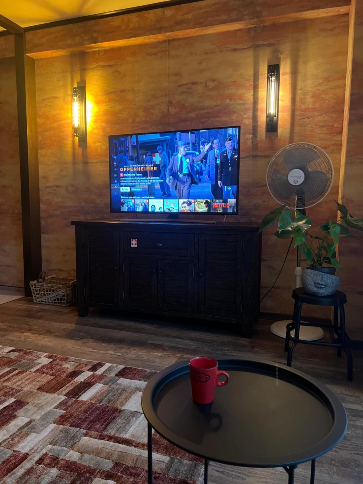 Xili's Apartment, Netflix & Free Parking Braşov